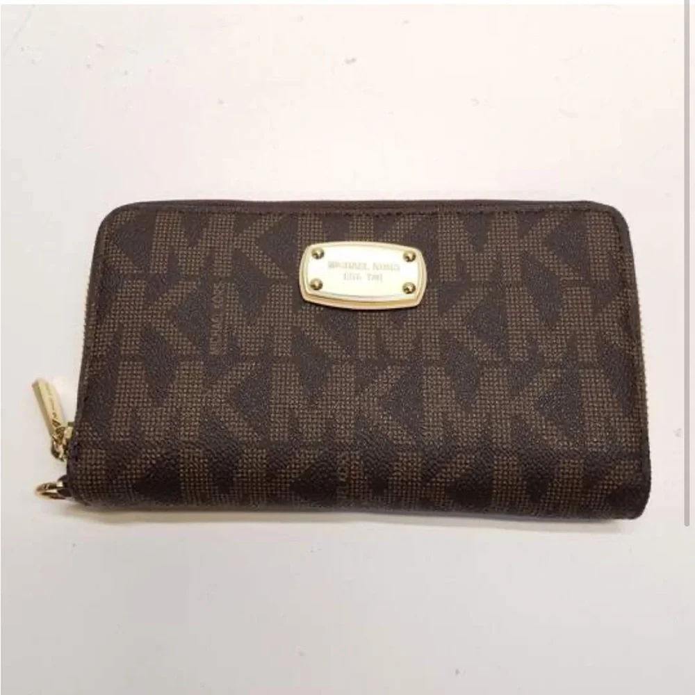 MICHAEL KORS Jet Set‎ Signature Wristlet Wallet in Brown